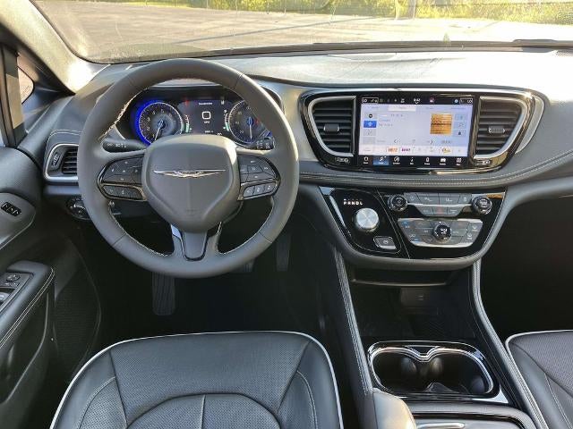 2026 Chrysler Pacifica Limited FWD