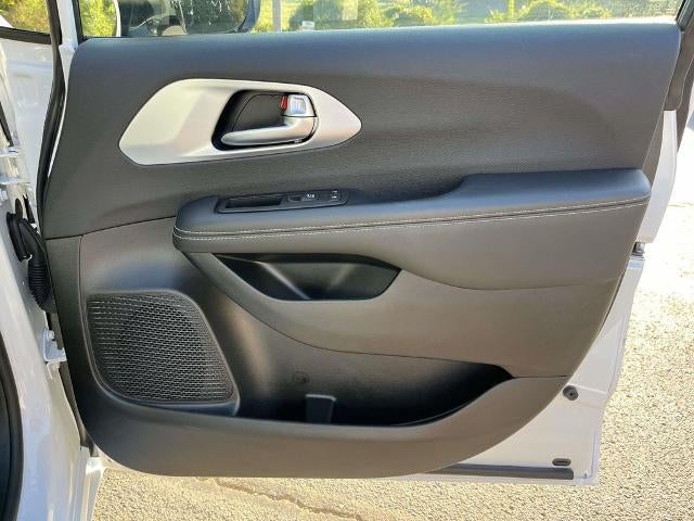 2026 Chrysler Pacifica Limited FWD