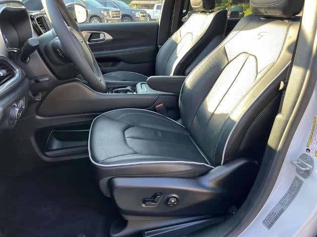 2026 Chrysler Pacifica Limited FWD