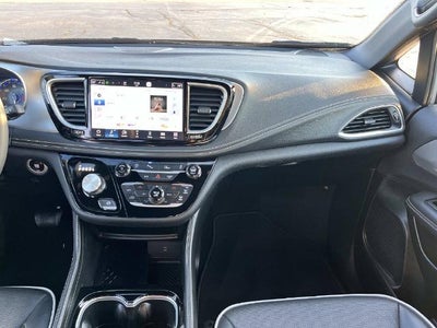 2026 Chrysler Pacifica Limited FWD