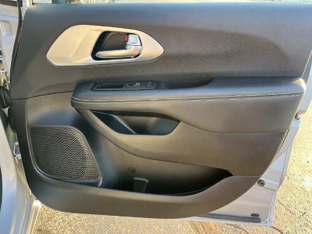 2026 Chrysler Pacifica Limited FWD