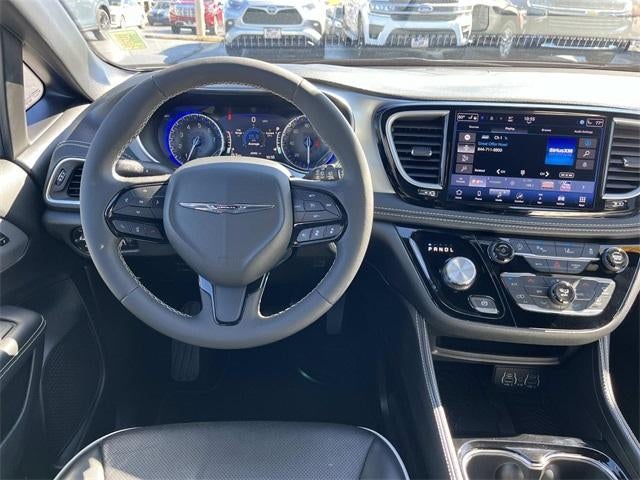 2025 Chrysler Pacifica Limited FWD