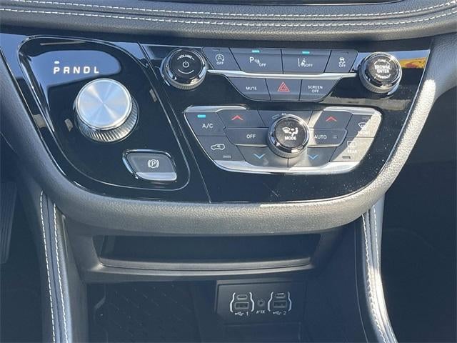 2025 Chrysler Pacifica Limited FWD