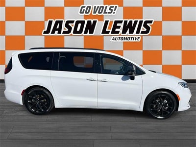 2025 Chrysler Pacifica Limited FWD