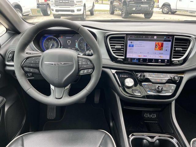 2025 Chrysler Pacifica Limited FWD