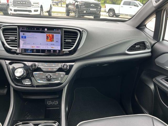 2025 Chrysler Pacifica Limited FWD