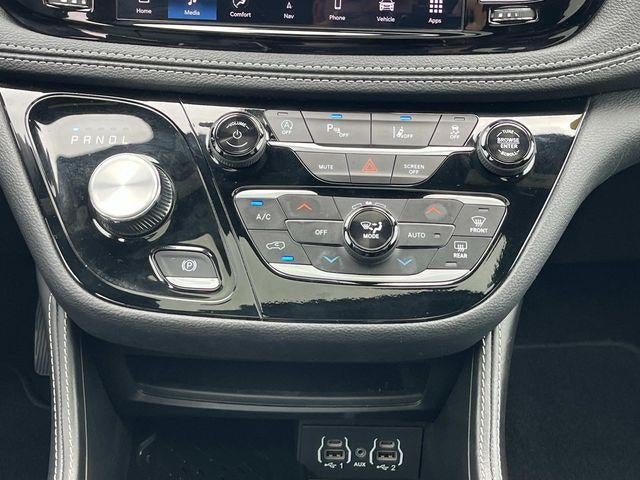 2025 Chrysler Pacifica Limited FWD