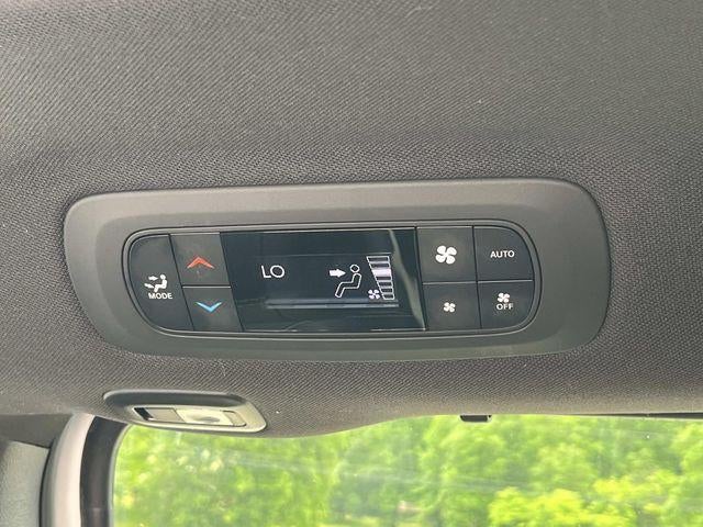 2025 Chrysler Pacifica Limited FWD