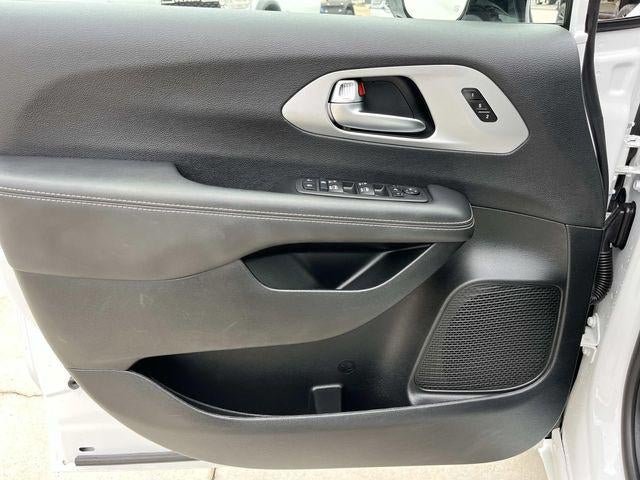 2025 Chrysler Pacifica Limited FWD