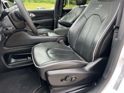 2025 Chrysler Pacifica Limited FWD