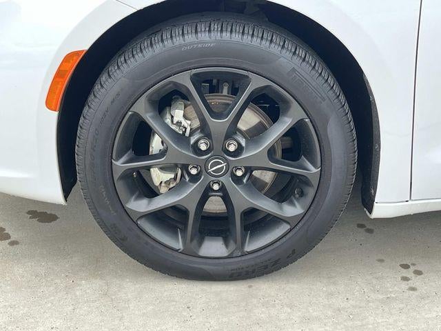 2025 Chrysler Pacifica Limited FWD