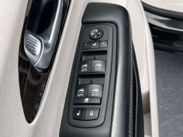 2024 Chrysler Pacifica Limited FWD