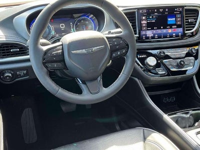 2025 Chrysler Pacifica Limited FWD