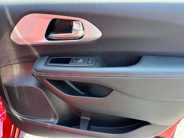 2025 Chrysler Pacifica Limited FWD