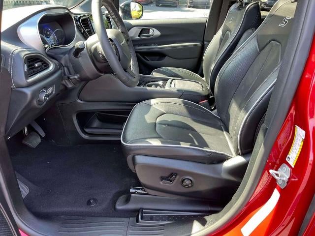 2025 Chrysler Pacifica Limited FWD