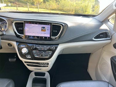 2022 Chrysler Pacifica Touring L AWD