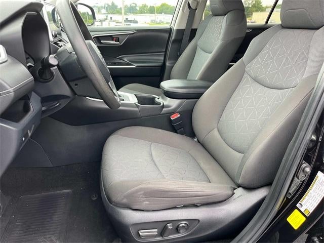 2023 Toyota RAV4 XLE FWD (GS)