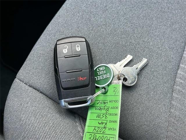 2024 RAM 3500 Big Horn 4x4 Crew Cab 8' Box