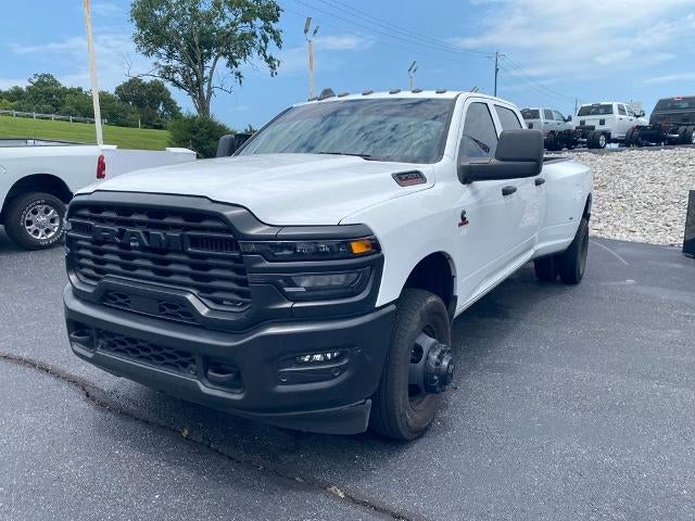 2025 RAM 3500 Tradesman 4x4 Crew Cab 8' Box