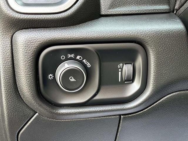 2022 RAM 3500 Tradesman 4x4 Crew Cab 8' Box