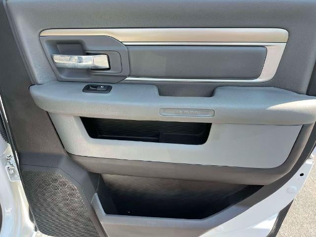 2016 RAM 1500 4WD Crew Cab 5.7 Ft Box Big Horn