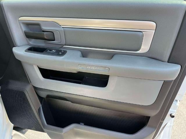 2016 RAM 1500 4WD Crew Cab 5.7 Ft Box Big Horn