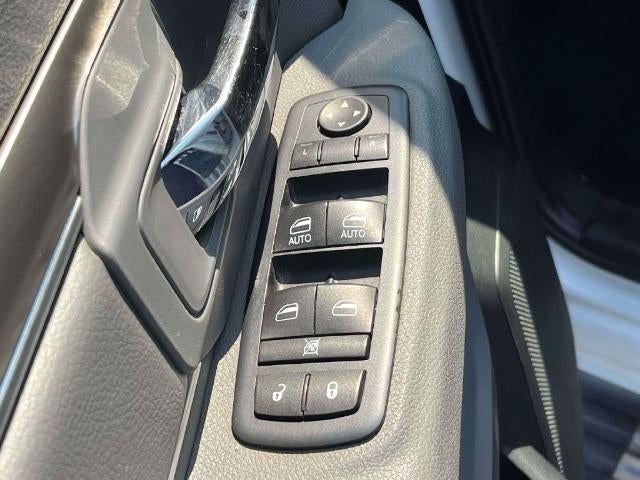 2016 RAM 1500 4WD Crew Cab 5.7 Ft Box Big Horn