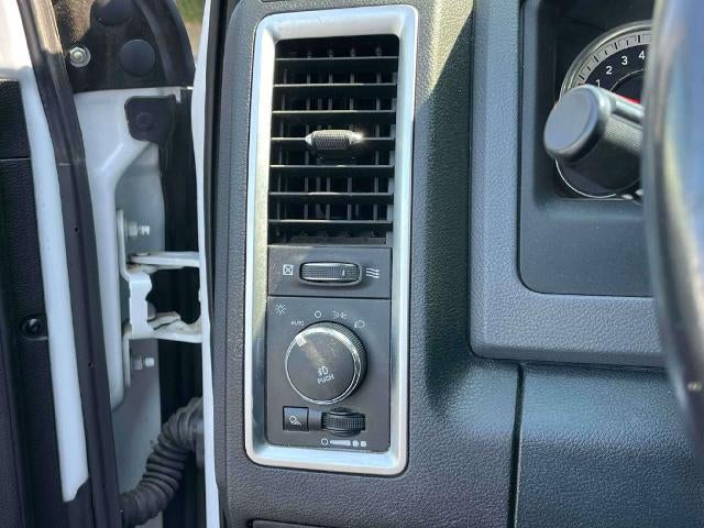 2016 RAM 1500 4WD Crew Cab 5.7 Ft Box Big Horn