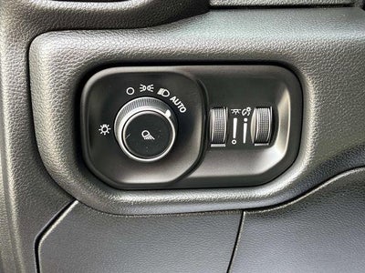 2020 RAM 2500 Tradesman 4x4 Crew Cab 6'4" Box
