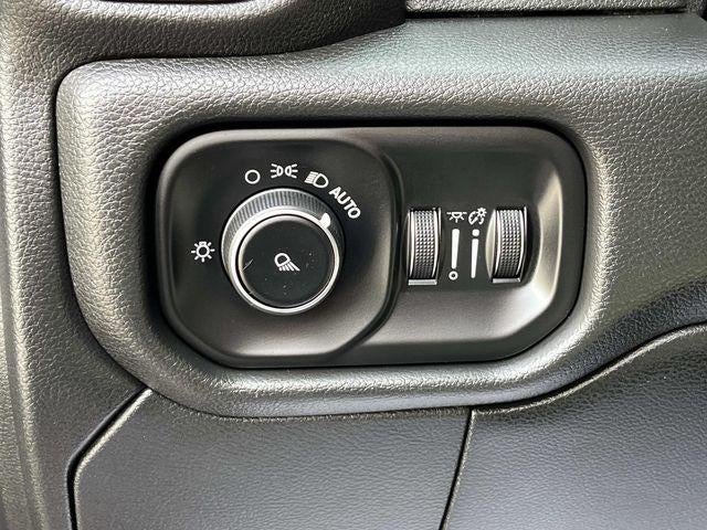 2020 RAM 2500 Tradesman 4x4 Crew Cab 6'4" Box