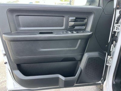 2014 RAM 3500 2WD Crew Cab 172" WB 60" CA Tradesman