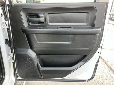 2018 RAM 3500 Chassis Cab Tradesman 4WD Crew Cab 60" CA 172.4" WB