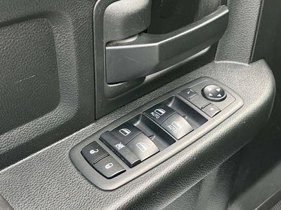 2018 RAM 3500 Chassis Cab Tradesman 4WD Crew Cab 60" CA 172.4" WB