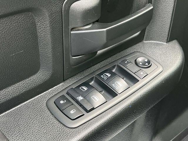 2018 RAM 3500 Chassis Cab Tradesman 4WD Crew Cab 60" CA 172.4" WB