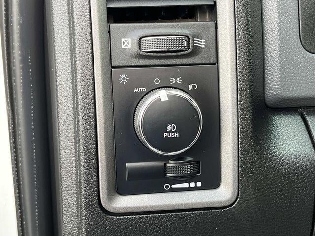 2018 RAM 3500 Chassis Cab Tradesman 4WD Crew Cab 60" CA 172.4" WB