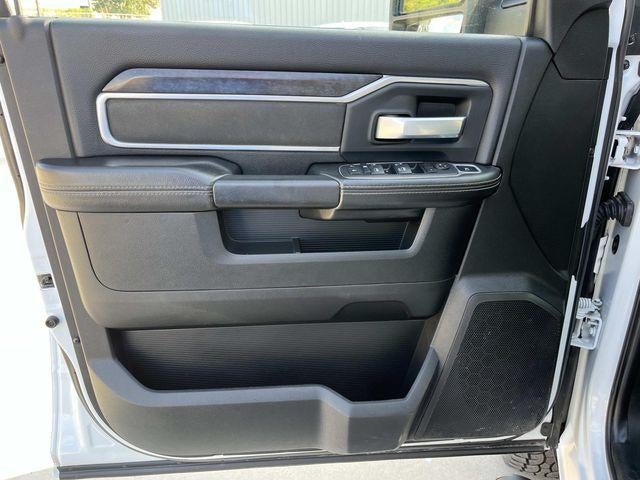 2024 RAM 3500 Chassis Cab SLT 4WD Crew Cab 60" CA 172.4" WB