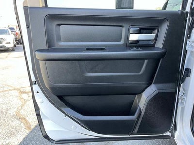 2019 RAM 3500 Chassis Cab Tradesman 4WD Crew Cab 60" CA 172.4" WB