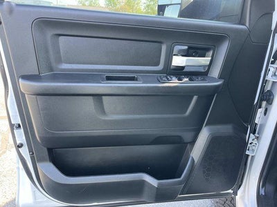 2019 RAM 3500 Chassis Cab Tradesman 4WD Crew Cab 60" CA 172.4" WB