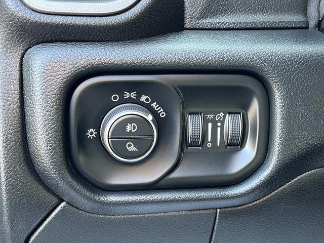2019 RAM 3500 Chassis Cab Tradesman 4WD Crew Cab 60" CA 172.4" WB