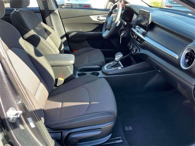 2024 Kia Forte LXS IVT