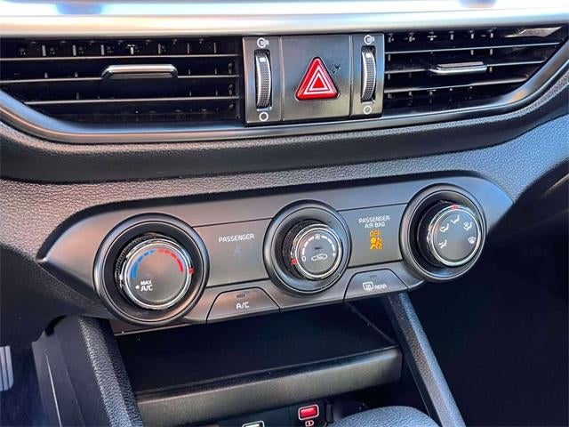 2024 Kia Forte LXS IVT