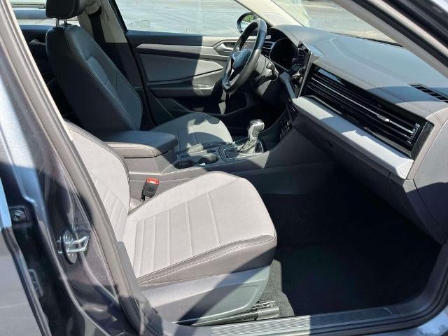 2025 Volkswagen Jetta SE Auto