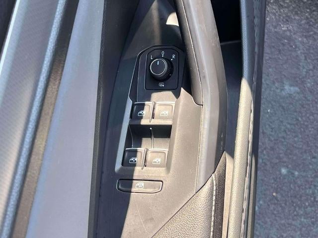 2025 Volkswagen Jetta SE Auto