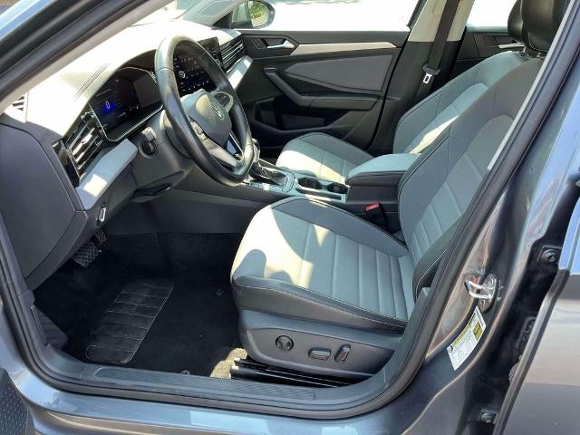 2025 Volkswagen Jetta SE Auto