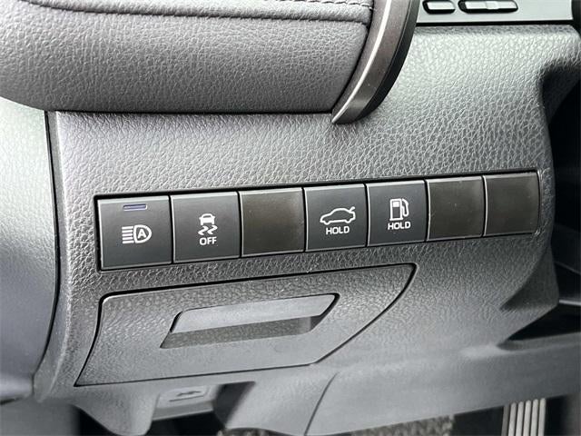 2024 Toyota Camry LE Auto (SE)