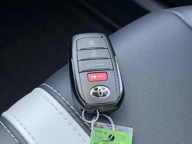 2025 Toyota Camry SE (SE)