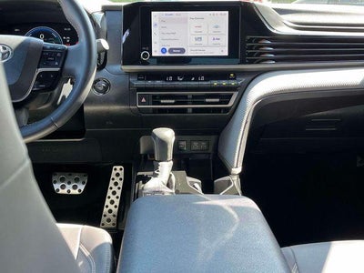 2025 Toyota Camry SE (SE)