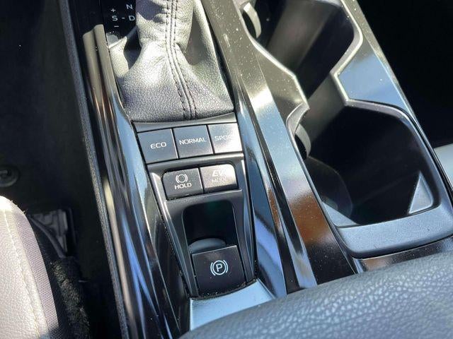 2025 Toyota Camry SE (SE)