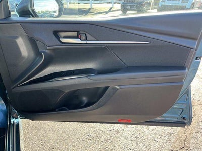 2025 Toyota Camry LE (SE)