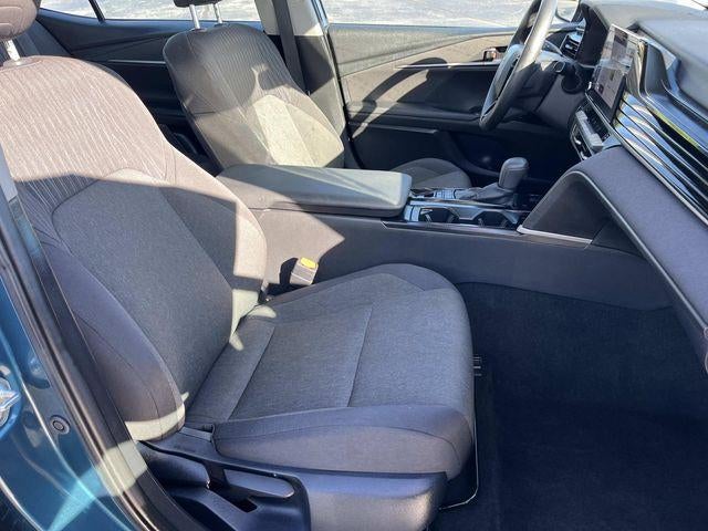 2025 Toyota Camry LE (SE)